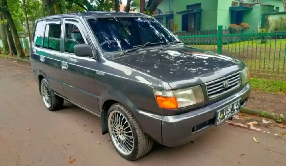 Di Jual Mobil Toyota Kijang 98