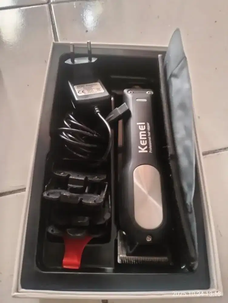 Di jual cukur rambut merk KEMEI