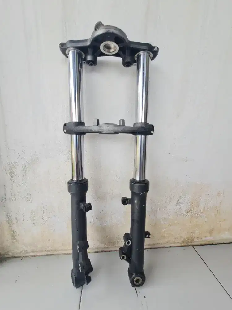 dijual shock depan ori er6n