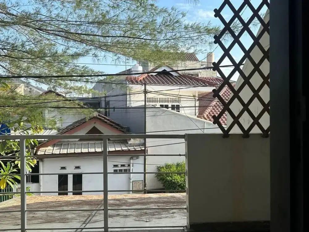 Rumah yang mudah dijangkau Komplek Abadi Duren Sawit, Jakarta Timur