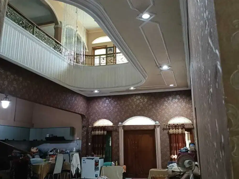 Rumah 2 lantai Cocok Untuk Komersial di Jalan Raya Sukomanunggal Jaya