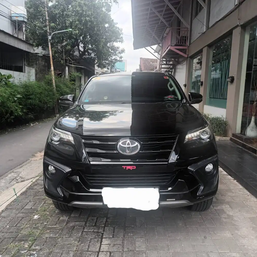 TOYOTA FORTUNER 2.4 VRZ TRD HITAM (2018)