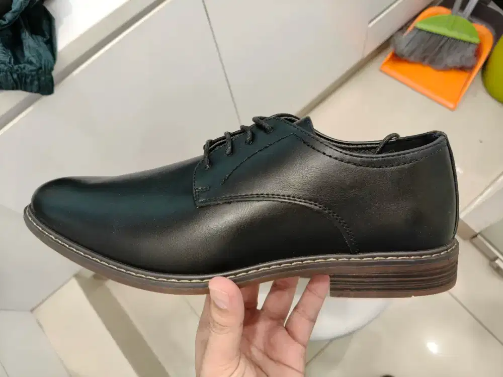Sepatu Payless size 43