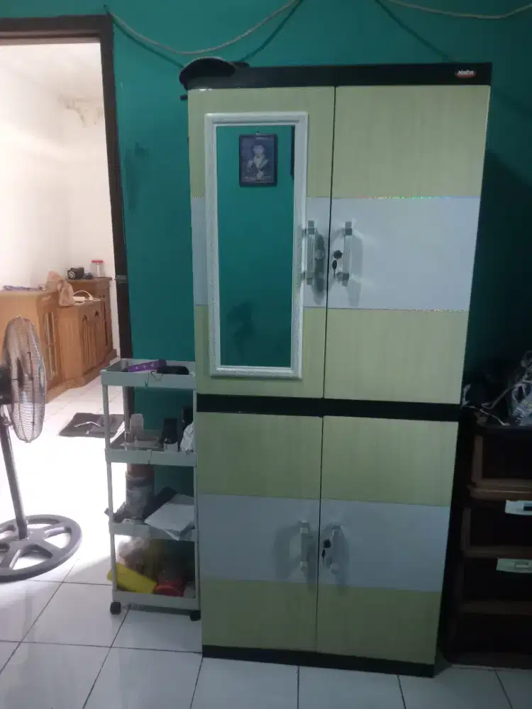 Lemari plastik kaca pakaian 4 rak