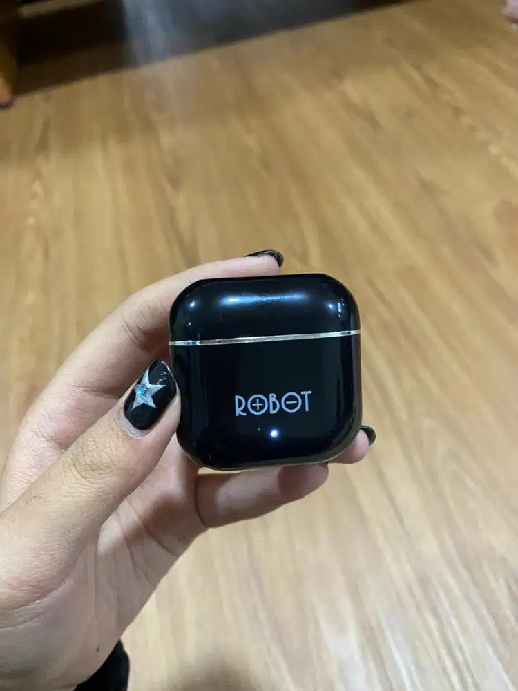 ROBOT earphone warna hitam
