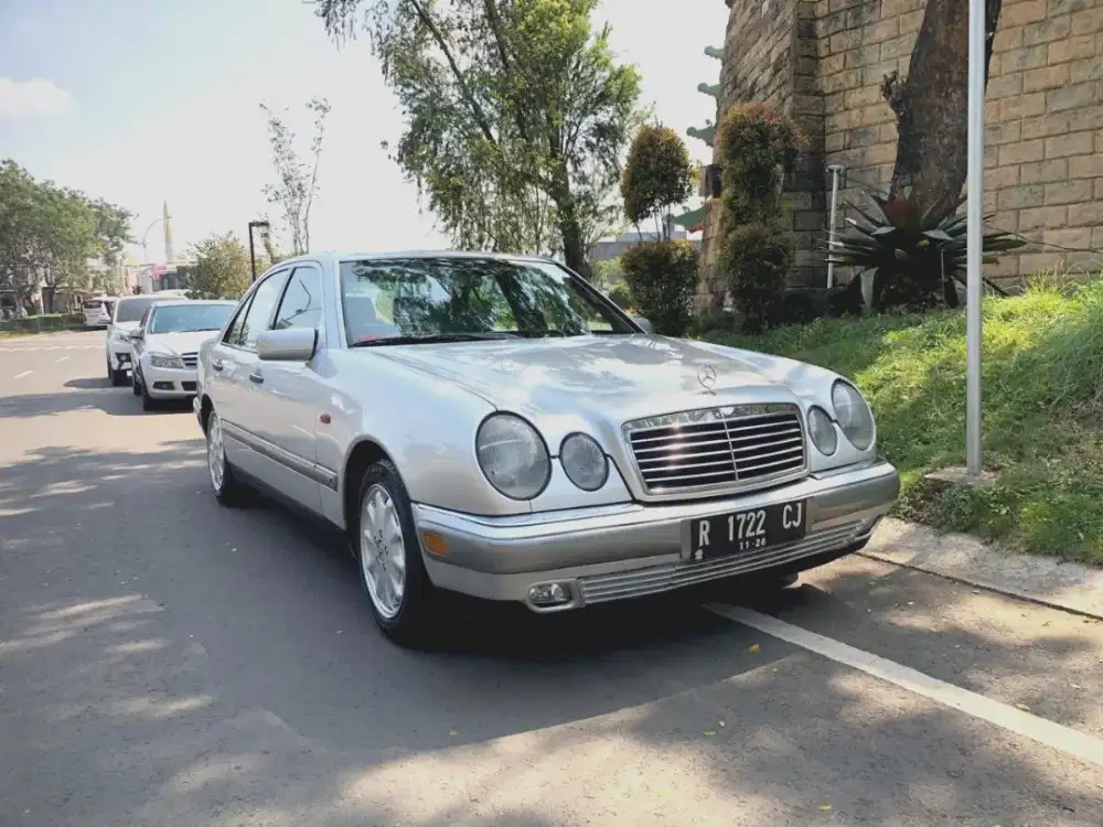 Mercedes Benz NE W210, seri E320 AT Tahun 1997