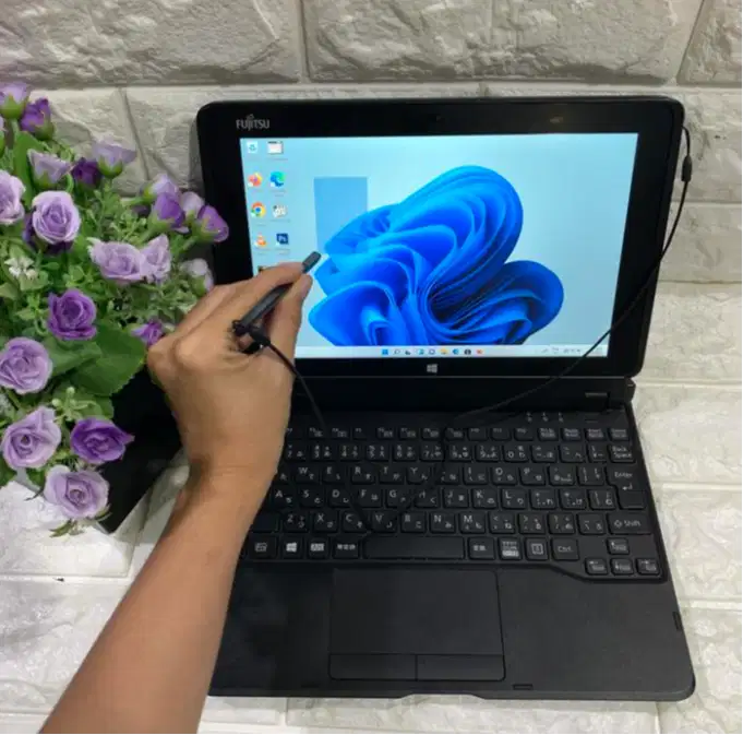 Laptop Tablet 2in1 Fujitsu Arrows Q506 Touchscreen 10 Inch DL-RTV