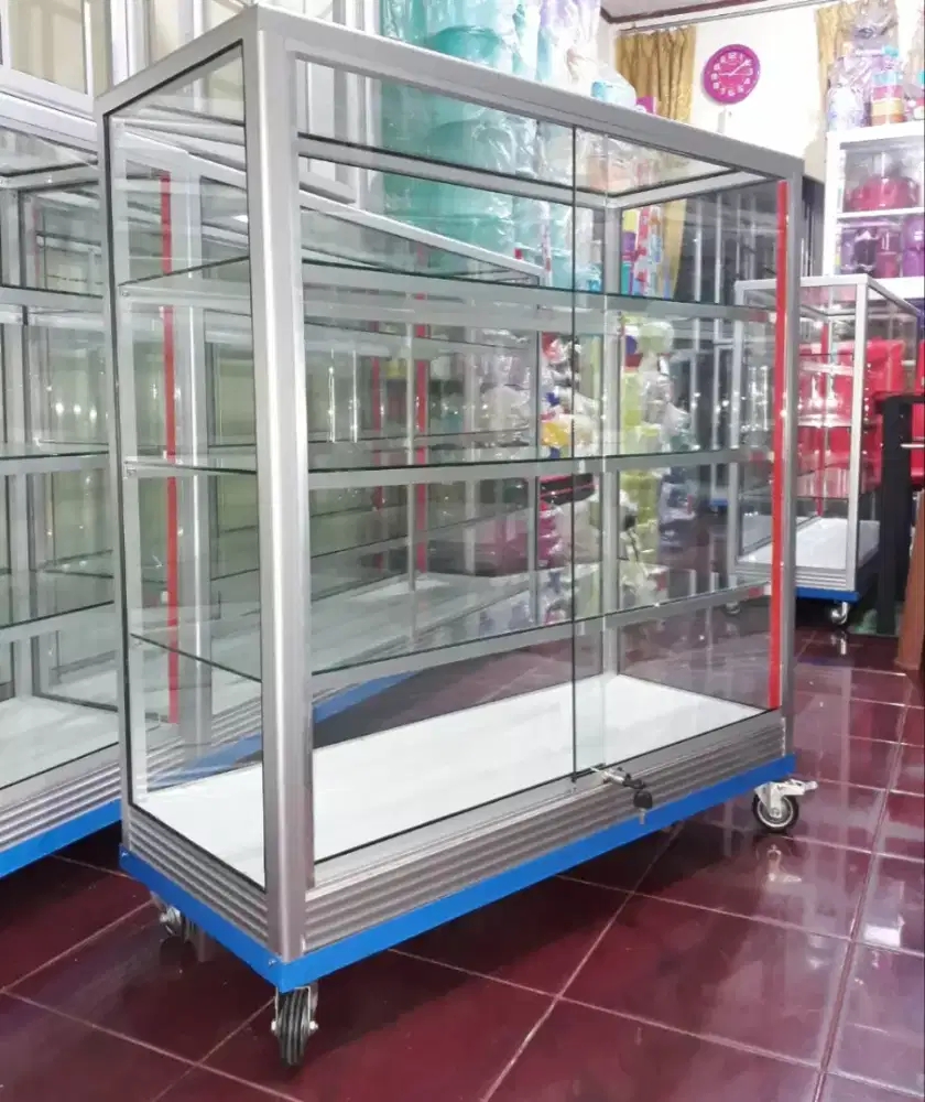 Etalase Pake Roda & Kunci 1Mx1M Harga Terjangkau