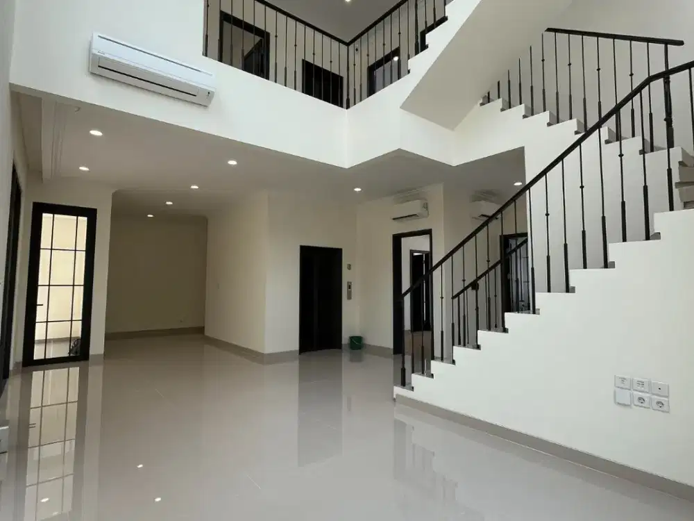 JUAL CEPAT! Rumah 3 Lantai High Ceiling SHM Kawasan Premium Gading Serpong