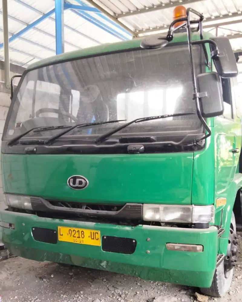 Jual Truck Head Tractor Nissan Euro PKD220 Thn 2006