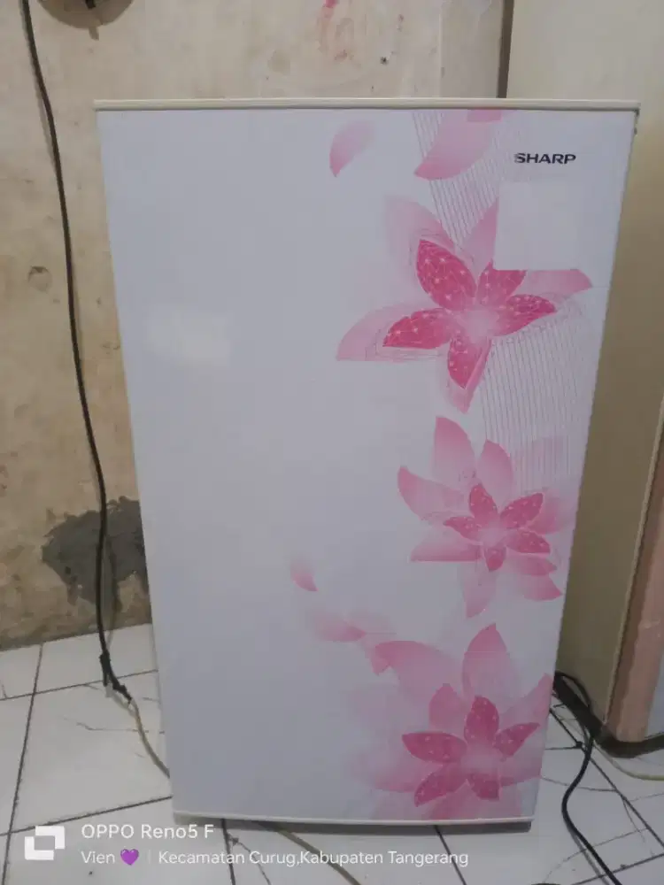 Dijual kulkas 1pintu merek SHARP RAK LENGKAP NORMAL BODY MULUS