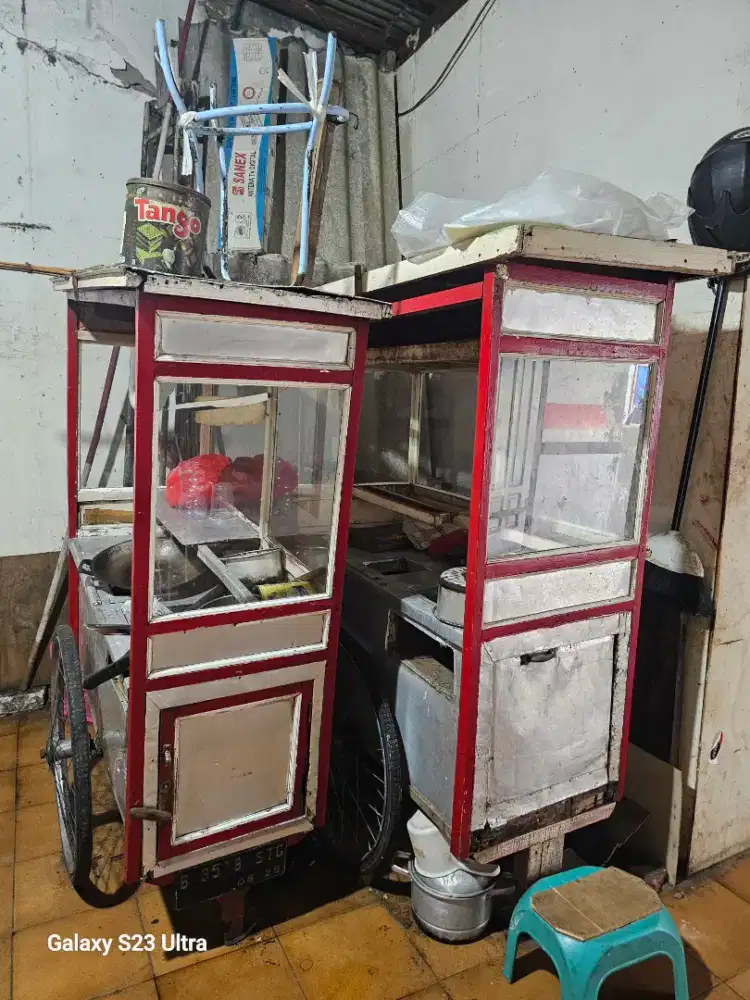 Butuh 2 orang yg mau jualan martabak keliling