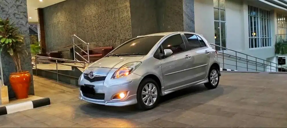 Toyota Yaris S Limited 2011