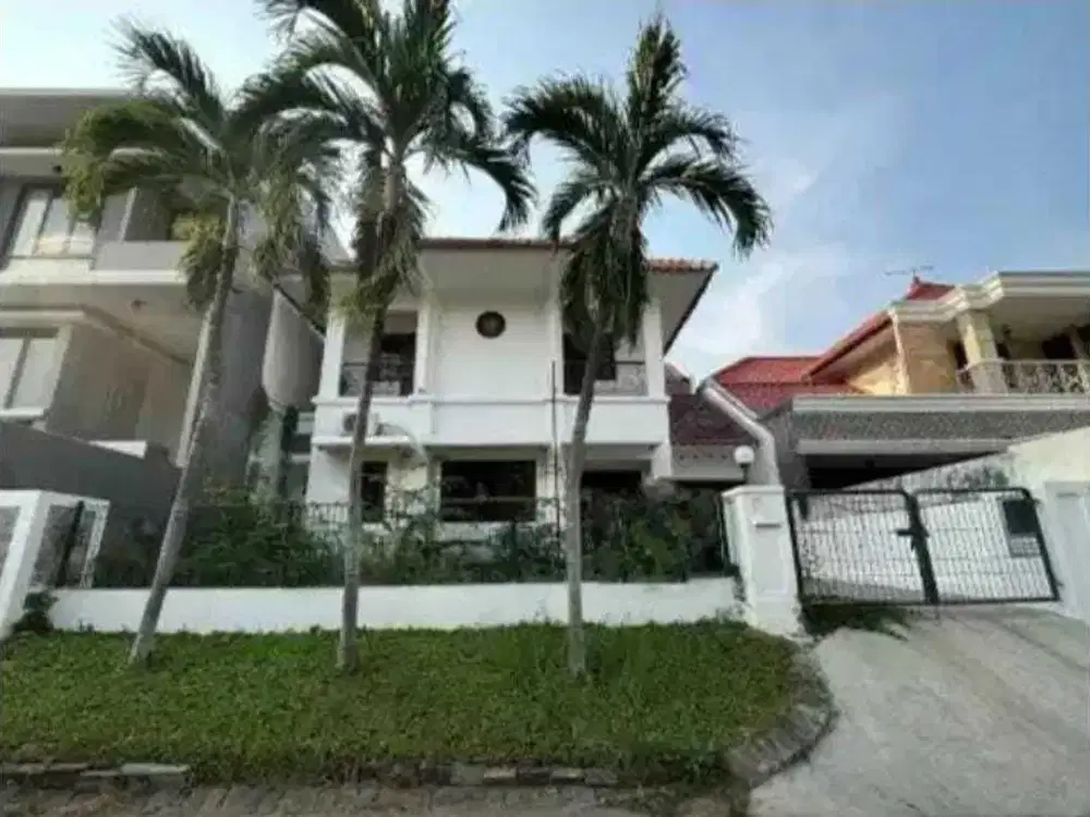 Rumah 2 Lantai Villa Riviera Hitung Tanah Pakuwon City
