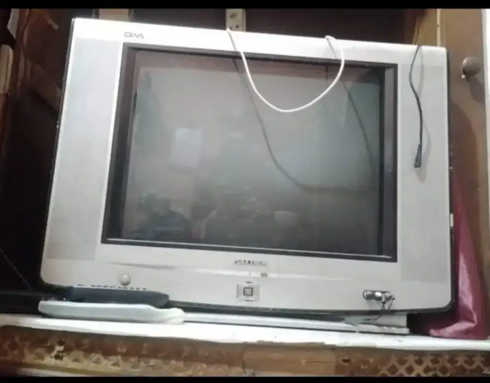 Dijual tv tabung beserta stopbox dan antena