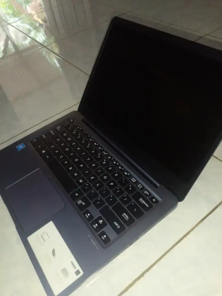 Asus Vivobook E406NA