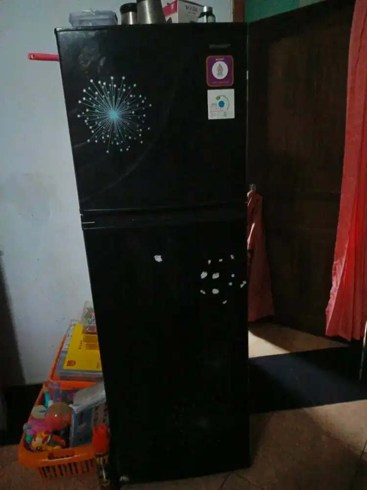 Kulkas Sharp 2pintu tinggi 168-an