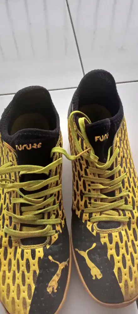 Sepatu futsal puma