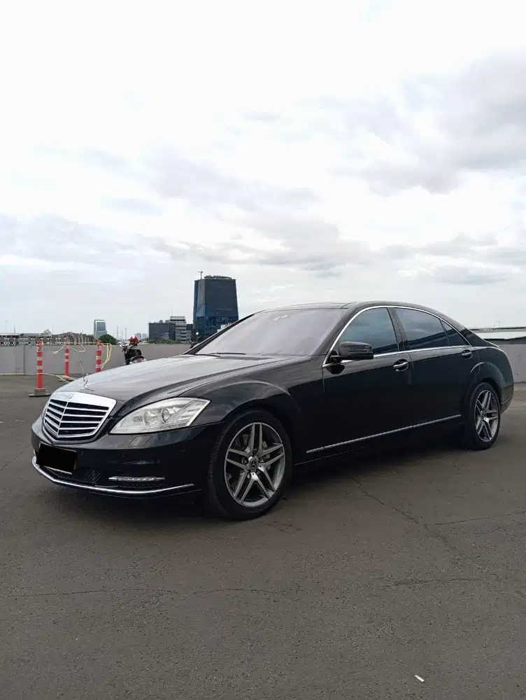 MERCDES BENZ S500 2011 BLACK ON BLACK