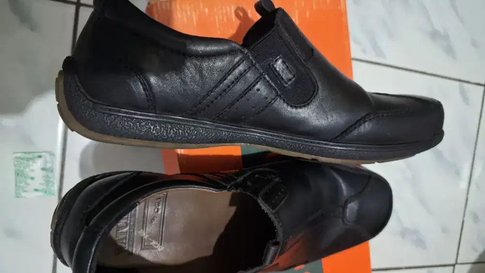Sepatu pria Watchout