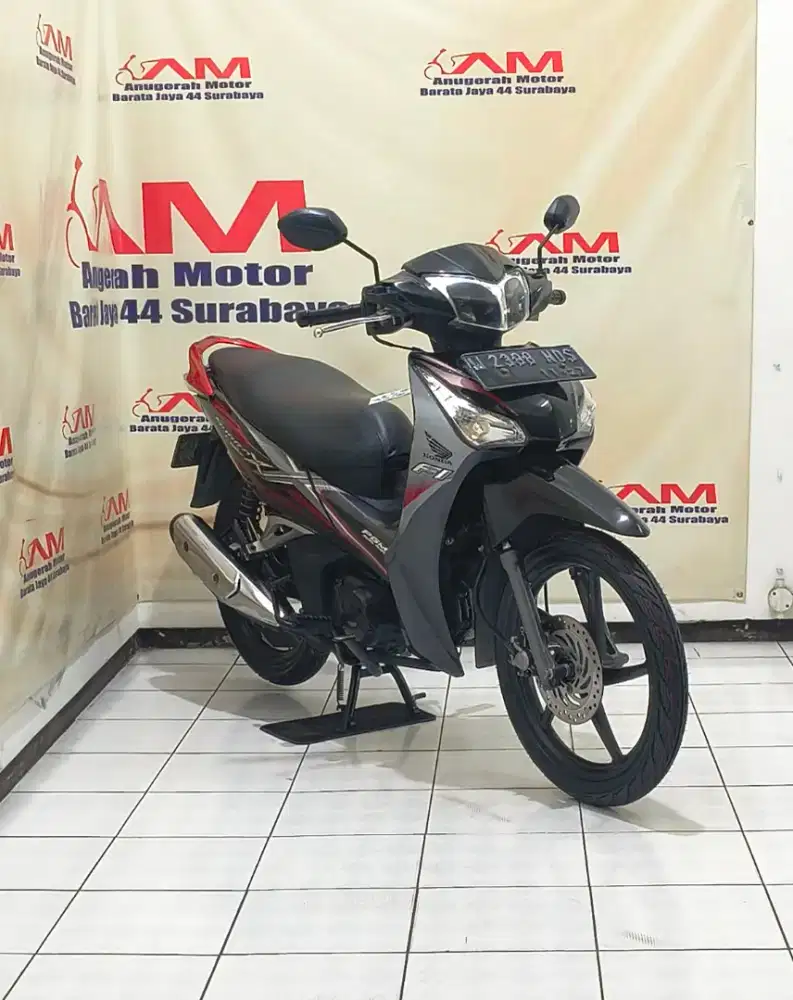 Honda Supra x 125 Helm in Tahun 2012 hitam