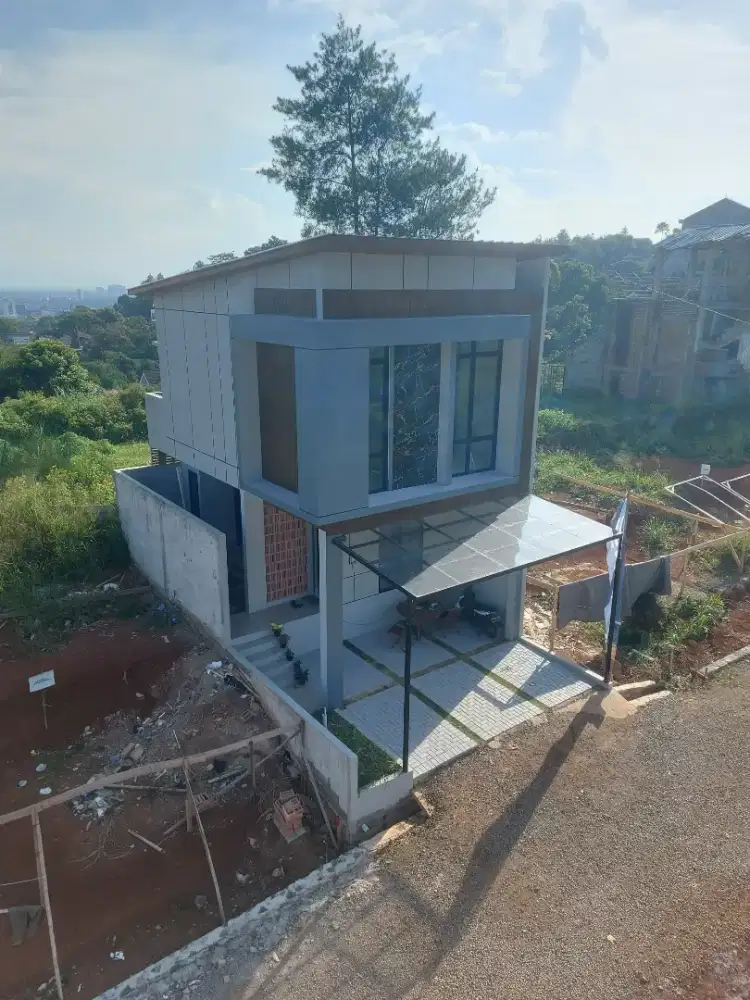 Rumah lokasi emas, akses gampang ke pusat kota desain modern 1M an SHM