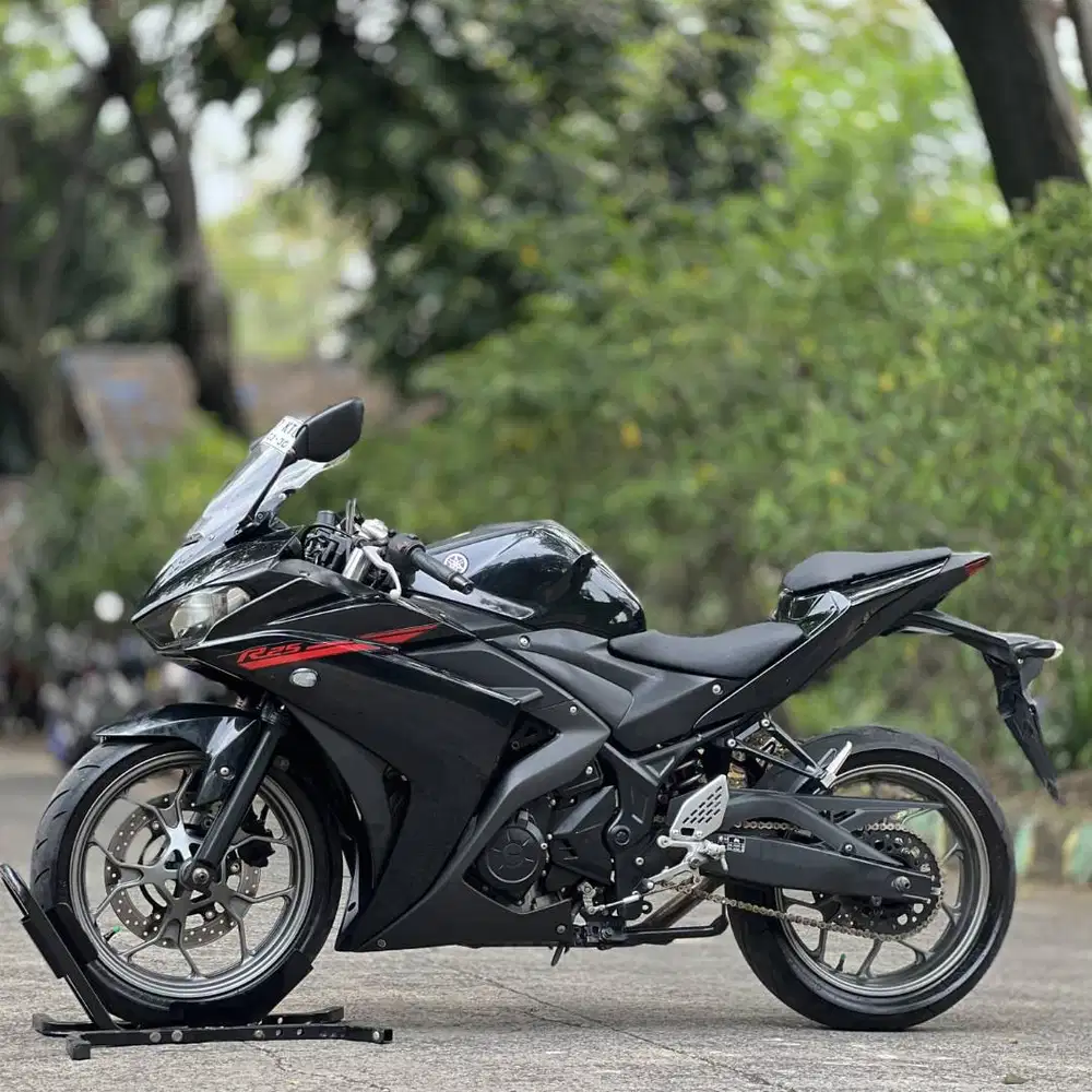 YAMAHA R25 V1 BLACK 2014 KM RENDAH SIAP NGEBUT
