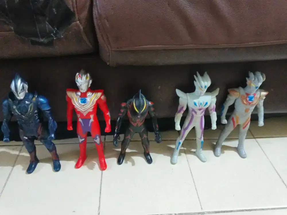 Mainan Ultramen