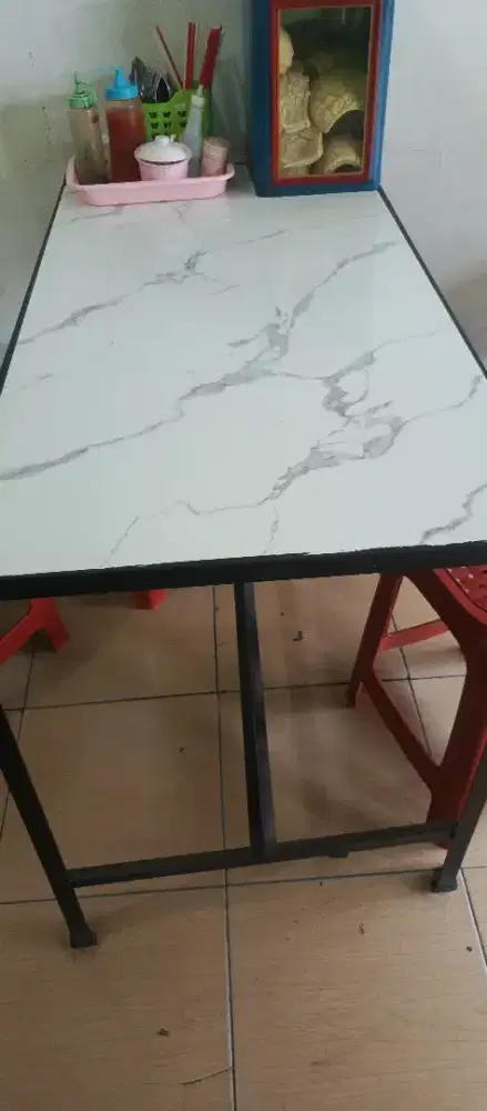 Meja untuk rumah makan