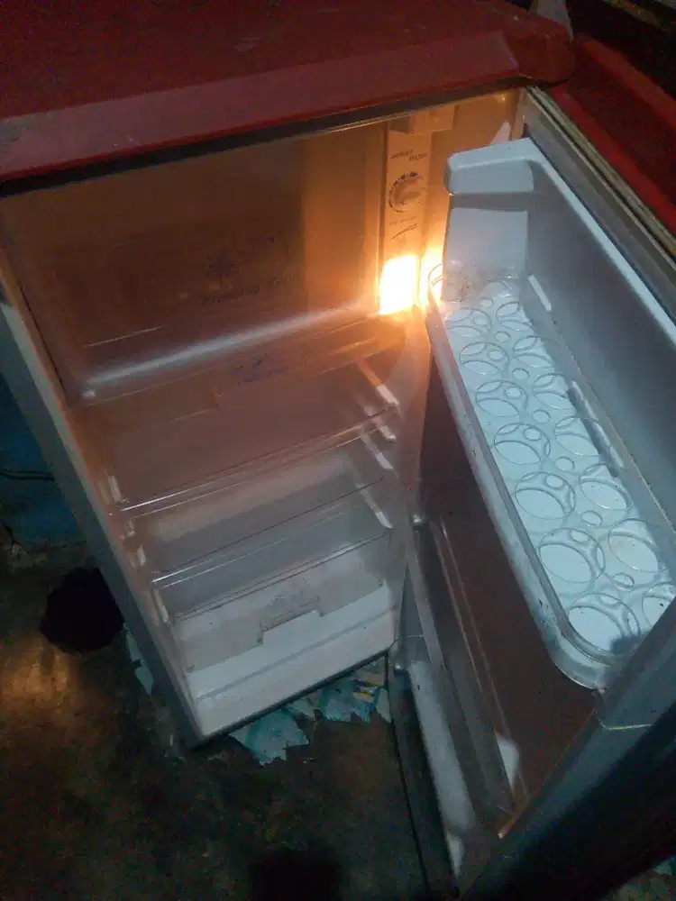 D jual kulkas merek Sanyo