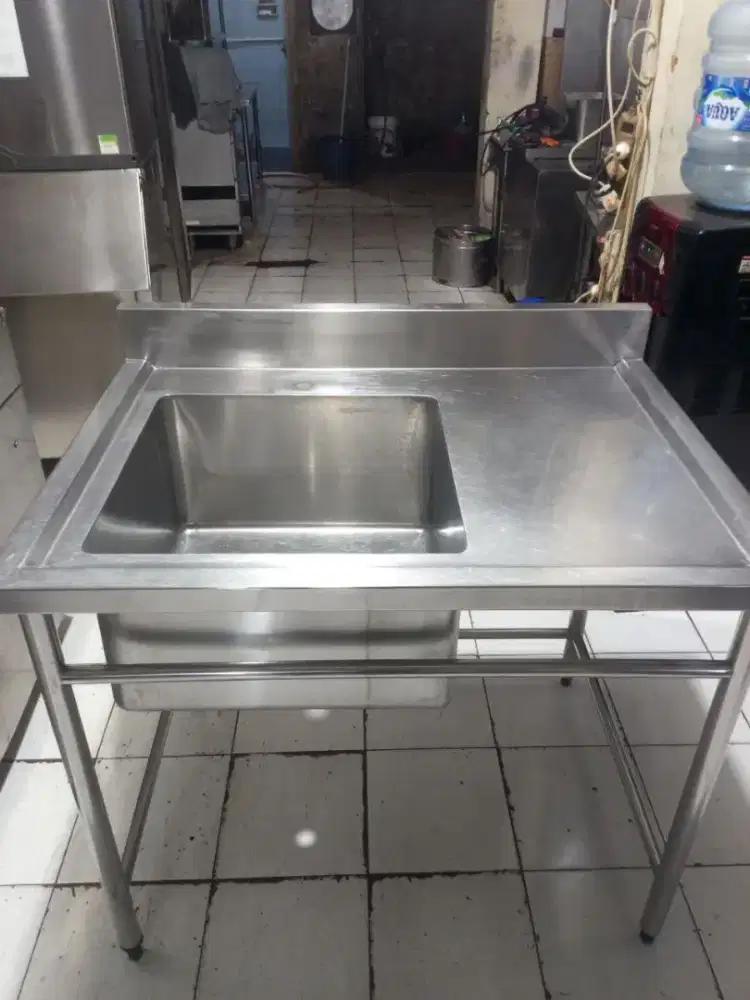 Sink sayap kanan ukuran 100x75x85, uk lubang 50x50x30 

Harga : 2,6jt