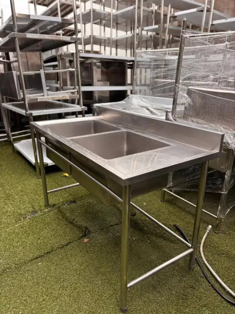 Sink 2 lubang

140x70x85
Lubangnya 50x50x30

Harga 3.500.000