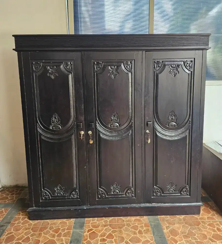 Lemari pakaian full jati 3 pintu