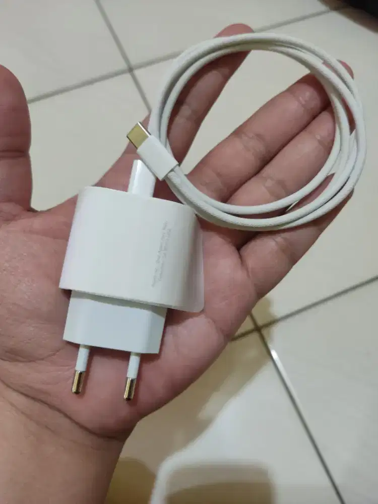 Charger iphone 13 C to Lighting