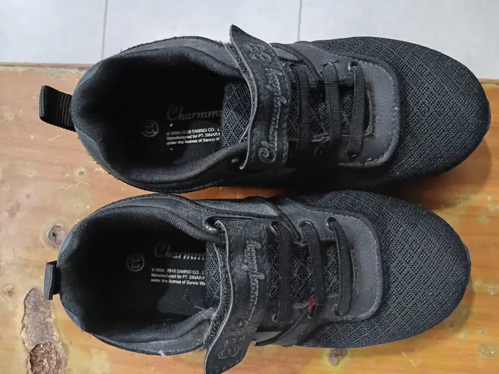 Sepatu anak cewe, size 33, kondisi 95%, warna hitam.