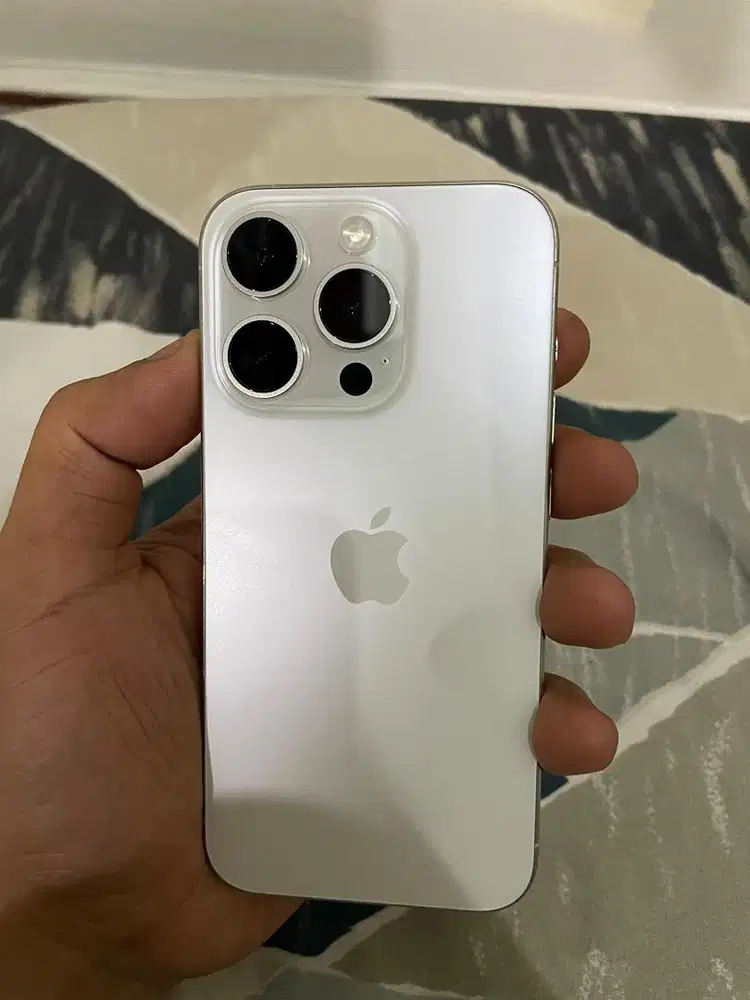 Iphone 15 pro 256 White titanium ZA/A