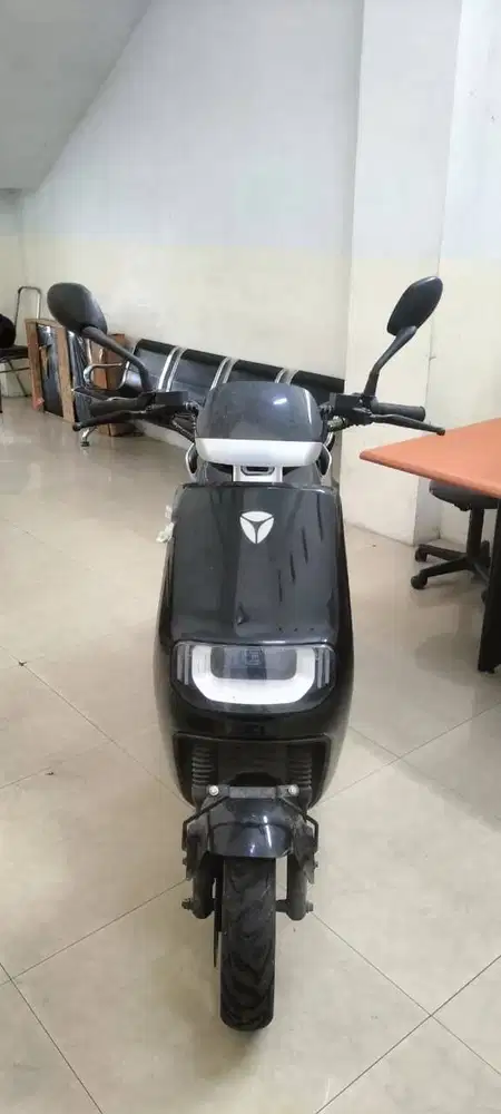 Di jual motor Yadea E8S Pro tahun 2023 kondisi masih bagus