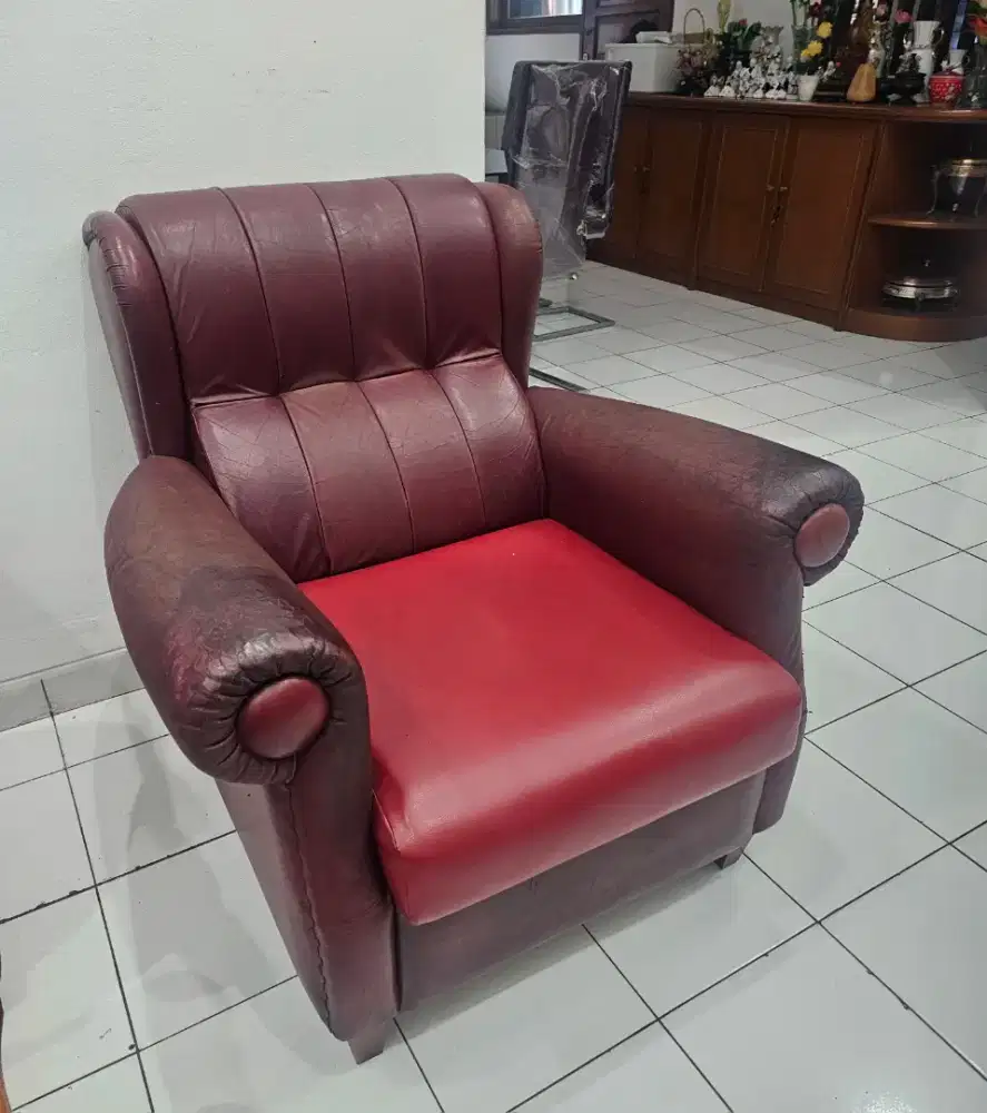 Sofa empuk bahan kulit asli