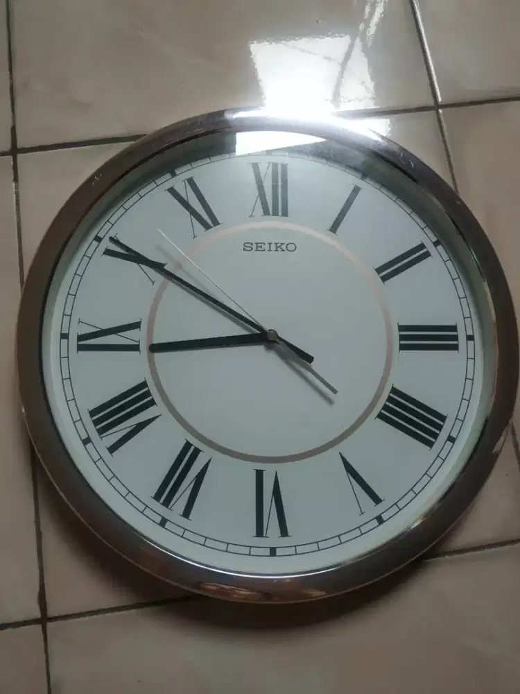 Jam dinding Seiko