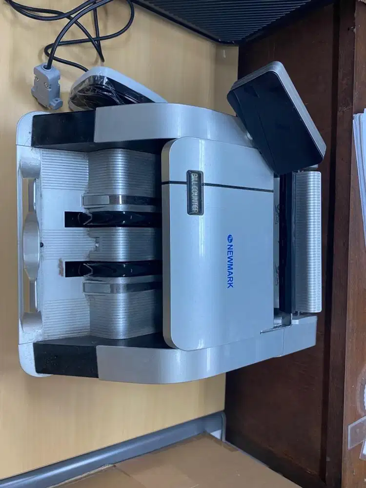Money counter, scanner (rusak), set up tv box (rusak)