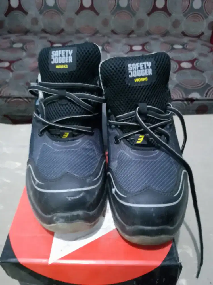 Jual sepatu safety jogger original like new