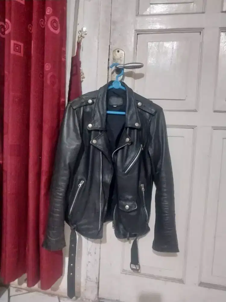 Jaket kulit asli dari Bali..