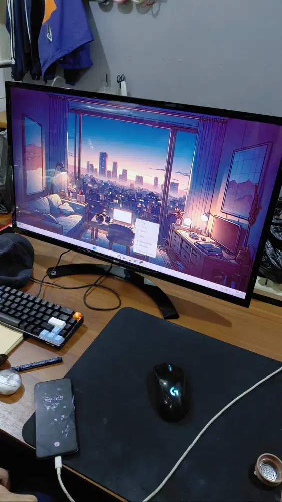 Monitor LED 32 Inch Merk LG luas tanpa batas