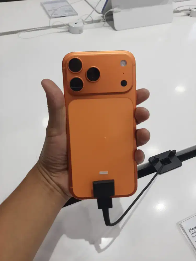 IPHONE 17 PRO ORANGE 256 NEW BUKAN SEKEN(GAMBAR HANYA CONTOH?