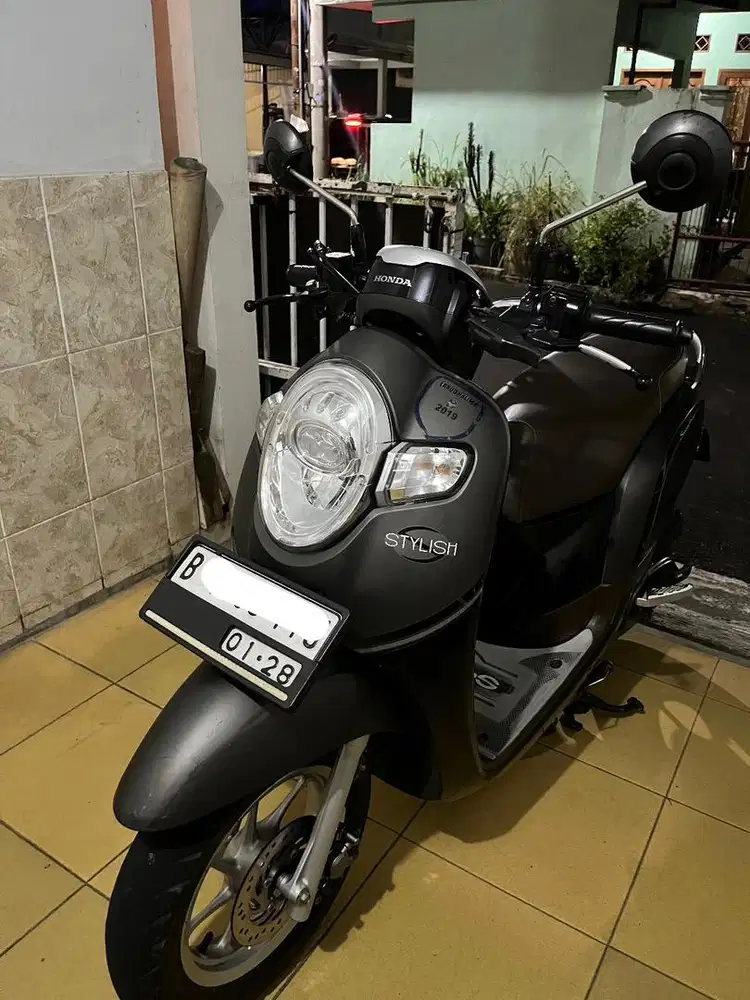 Scoopy 2018 grey