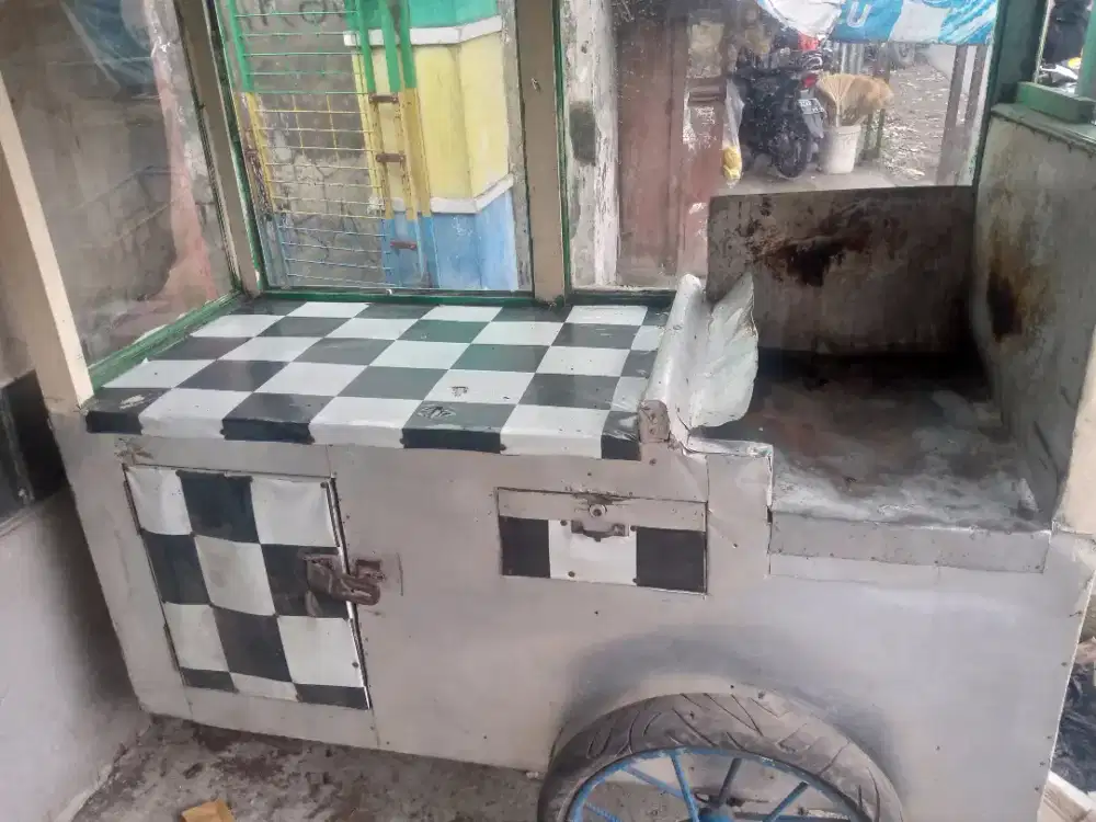 Dijual roda bekas layak pakai jualan
