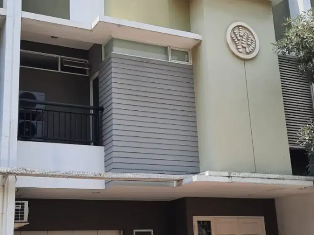 Rumah Cantik 3,5 lantai di Gading Lavender Kelapa Gading- Jakarta Utara