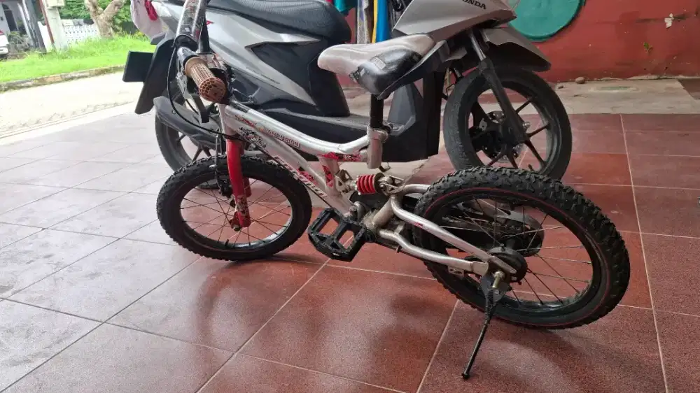 Sepeda anak merk family