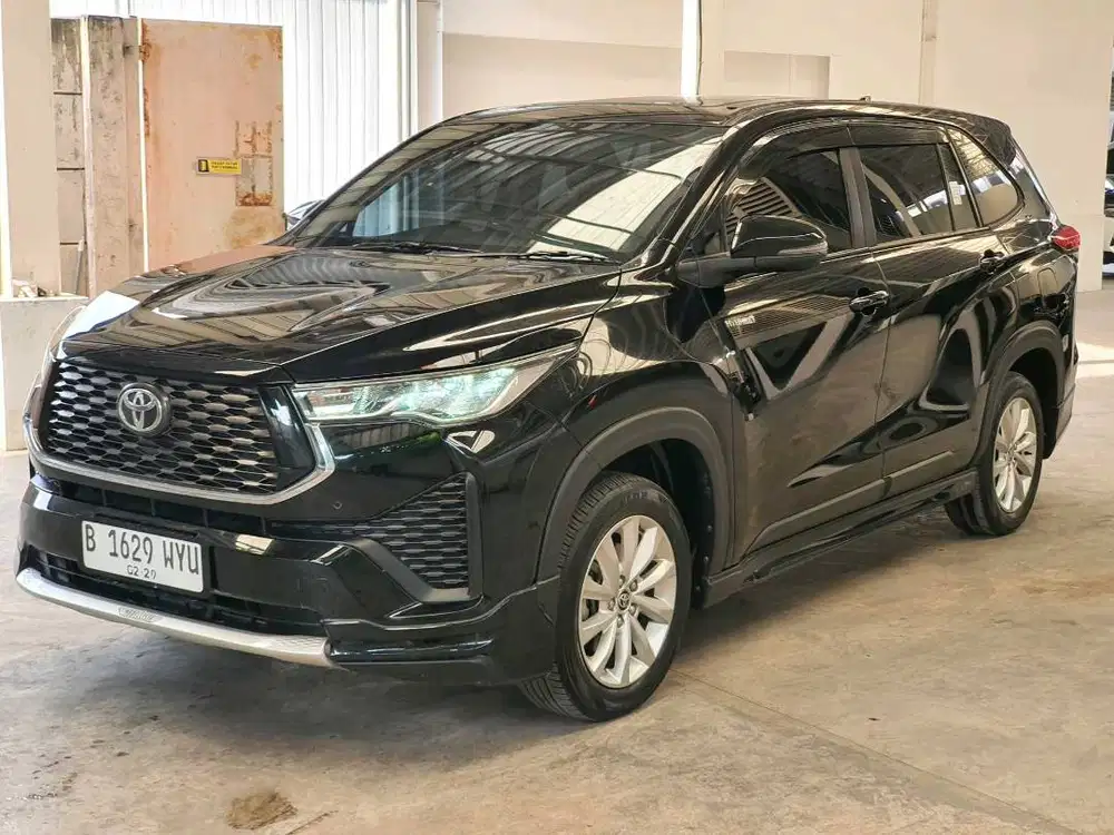 Toyota Zenix 2.0 V HV Modelista Hybrid AT 2023 Hitam PREMIUM B1629WYU