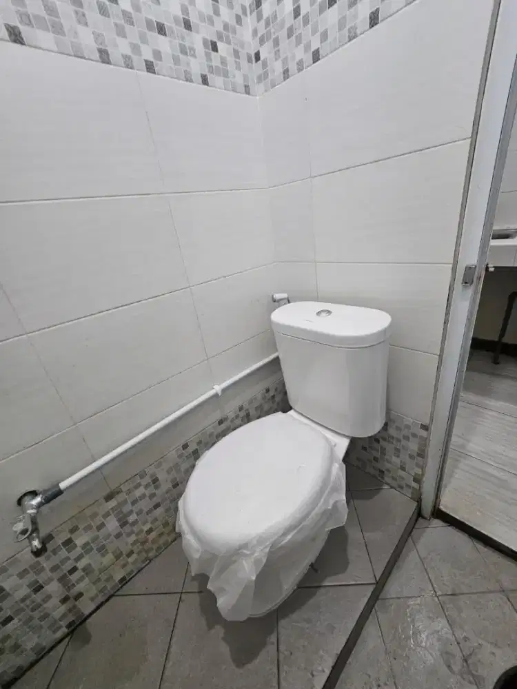Rumah minimalis pusat kota bangunan baru